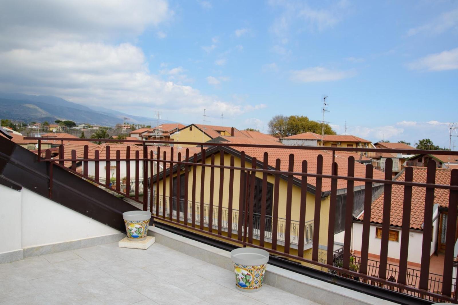 Апартаменты Il Sole Dell'Etna Ачи-Сант'Антонио Экстерьер фото